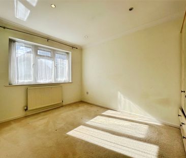 Clare Gardens, Egham, Surrey, TW20 9JQ - Photo 2