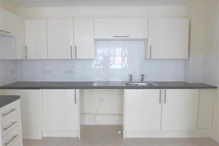 2 bedroom retirement property to rent - Photo 3