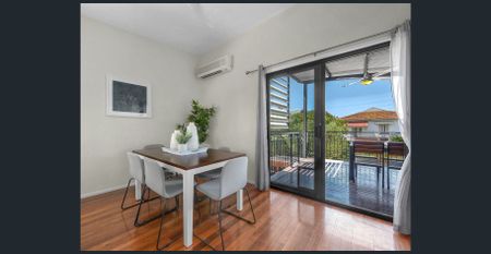 Sprawling 2 level townhouse as big as a house! - Photo 4