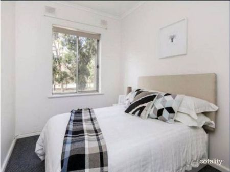 Cute two bedroom Apartment available for rent now! ALL enquiries via email only please. - Photo 5