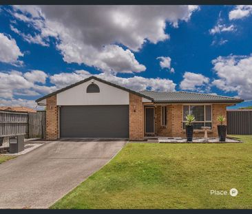 Stylish Family Comfort with Alfresco Appeal - Photo 3