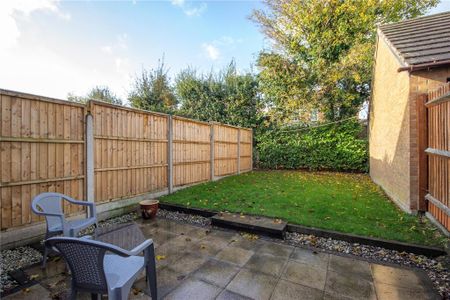 2 bedroom end of terrace house to rent - Photo 3