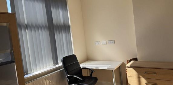 1 bedroom block of apartments to rent - Photo 2
