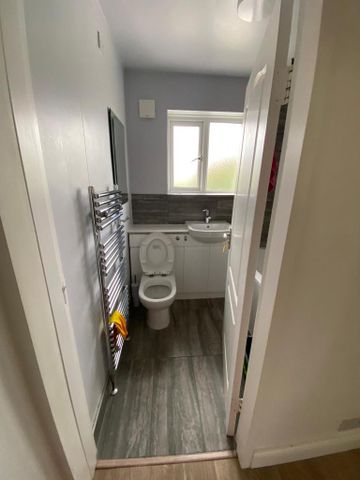 1 bedroom in a flat share to rent - Photo 5