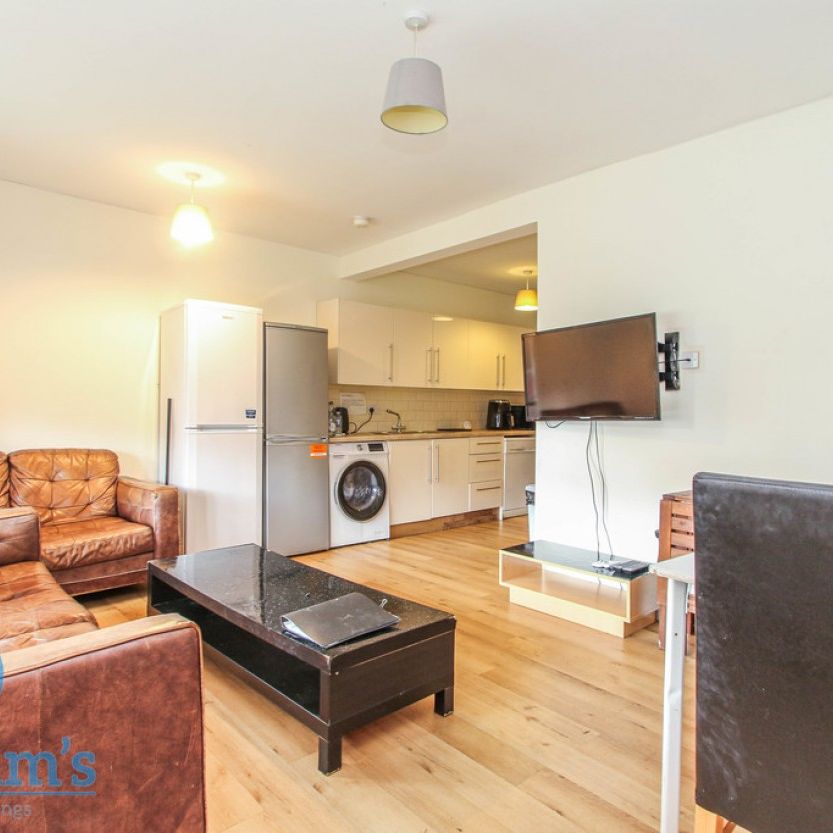 6 bed Semi-Detached House for Rent - Photo 1