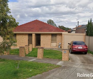 Close to everything. - Photo 5