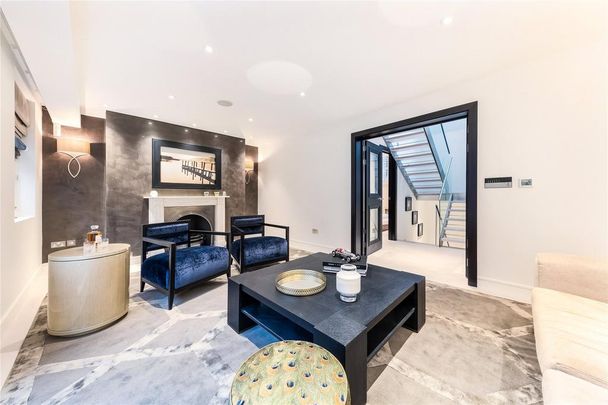 3 bedroom mews to rent - Photo 1