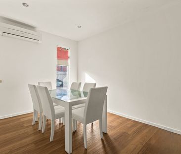 Comfortable & low maintenance living. - Photo 2