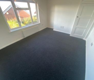 3 bedroom end of terrace house to rent - Photo 1