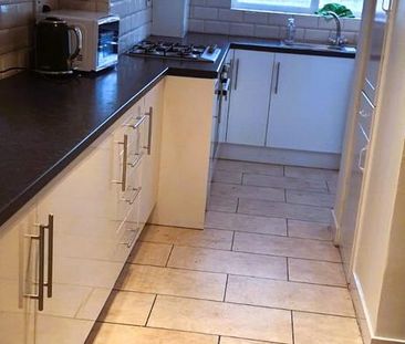 4 bedroom terraced house to rent - Photo 3