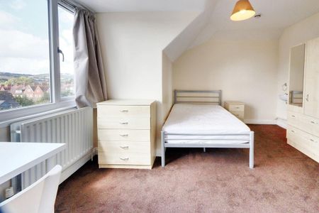 8 bedroom semi-detached house to rent - Photo 2