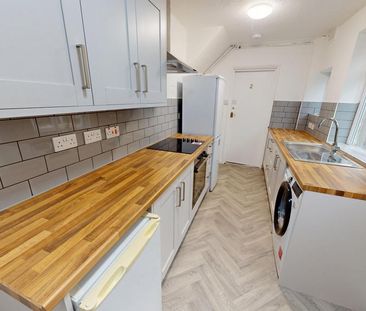 5 bedroom semi-detached house to rent - Photo 1