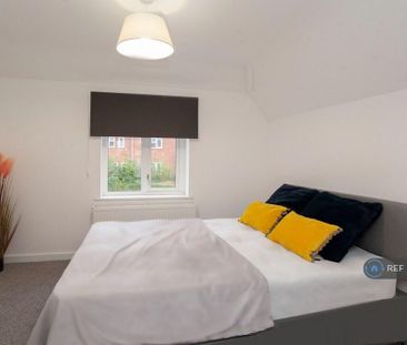 1 bedroom in a house share to rent - Photo 2