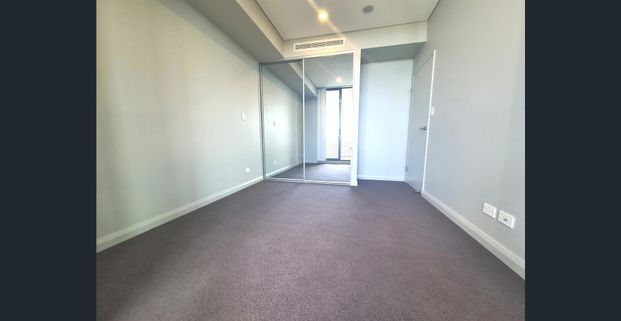 BRAND NEW 1 BEDROOM PLUS STUDY WITH BREATH TAKING VIEW - Photo 1