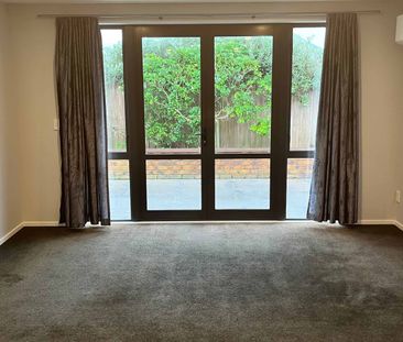 Spacious 3 Bedroom Home - Photo 4