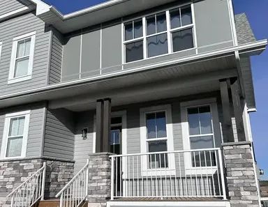 New Beautiful 3 Bedroom Duplex Available immediately! | Calgary - Photo 1