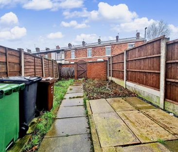 2 bedroom terraced house to rent - Photo 3