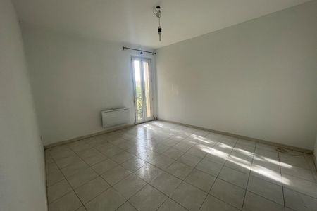 Type 3 Les Milles terrasse 1060 euros - Photo 4