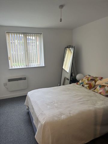 2 bed Apartment - To Let - Photo 5