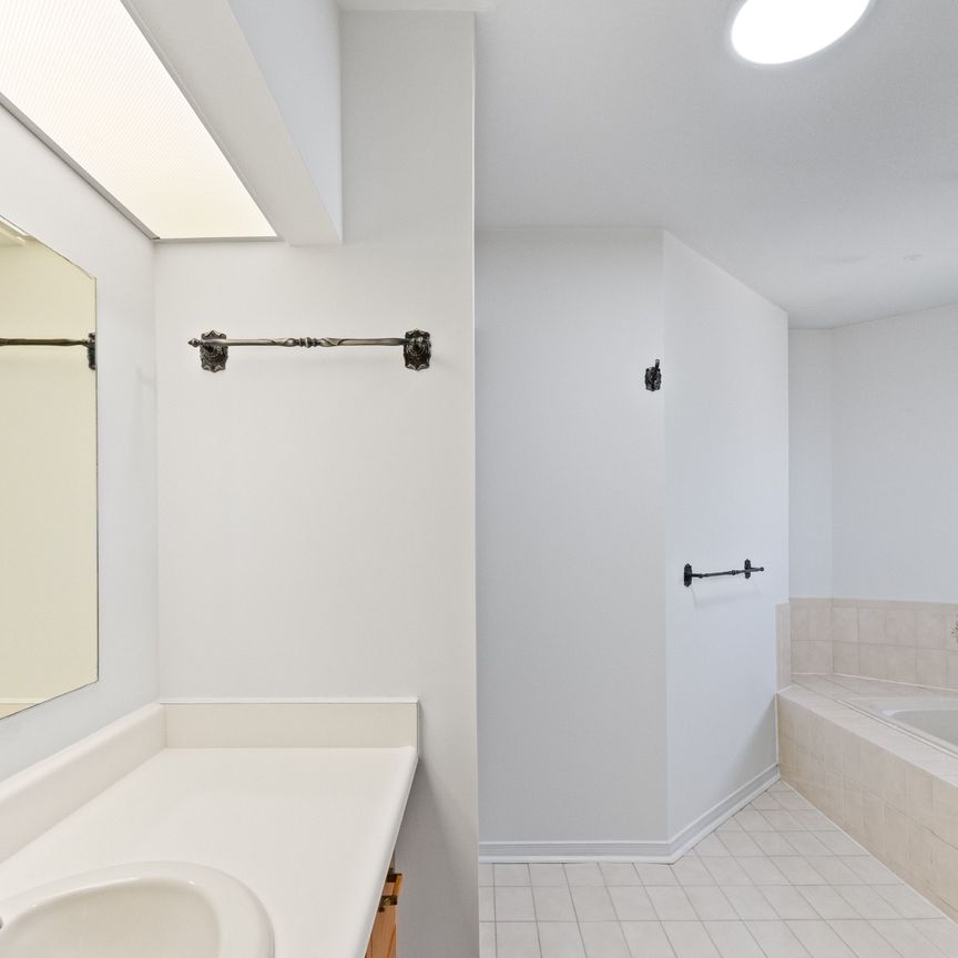 For Lease - 459 Glenashton Drive, Oakville, Ontario - Photo 1