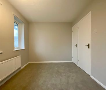 2 bedroom Mid Terraced House to let - Photo 4