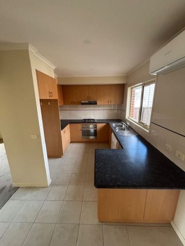 Freshly Updated, 3 Bedroom, 2 Bathroom - Photo 3