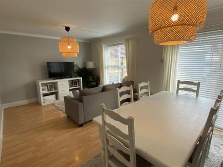 2 Bed Terraced House, Cunard Close, M13 - Photo 2