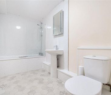 4 bedroom detached house to rent - Photo 6