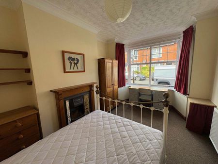 4 bedroom terraced house to rent - Photo 4
