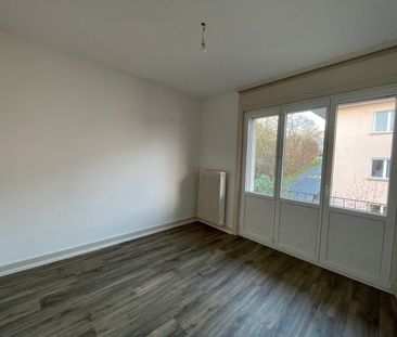 4.5 parfaitement situé, surplombant le quartier, avec balcon et vue - Foto 6