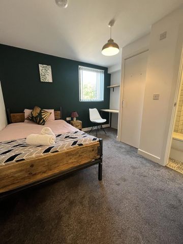 5 bedroom semi-detached house to rent - Photo 4