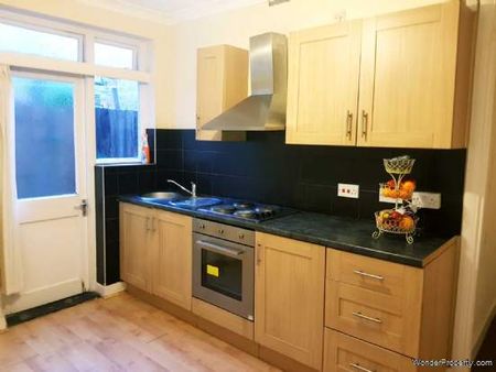 2 bedroom property to rent in London - Photo 4