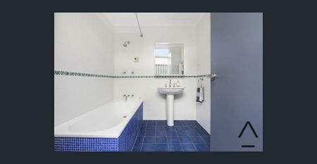 Sophisticated home in cul de sac - Photo 5