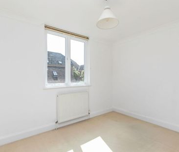 3 bedroom mews to rent - Photo 6