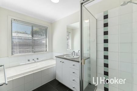 Lovely Three Bedroom Home - Photo 4