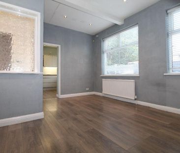4 bedroom semi-detached house to rent - Photo 3