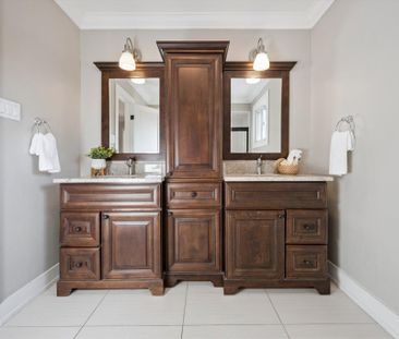 For Lease - 260 Princess Royal Court, Oakville, Ontario - Photo 2