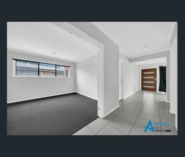 Grand Family Living in Atherstone Estate - Photo 1