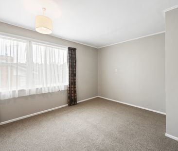 Step into this freshly renovated 3-bedroom, 1-bathroom home on Cros... - Photo 1