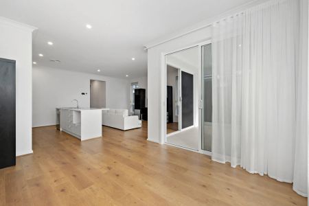 Modern Luxury Living: The Perfect Blend of City & Coast - Photo 3