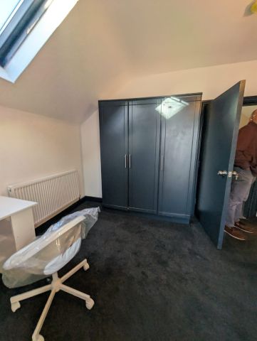 1 Bed Flat, Burley Street, LS3 - Photo 5