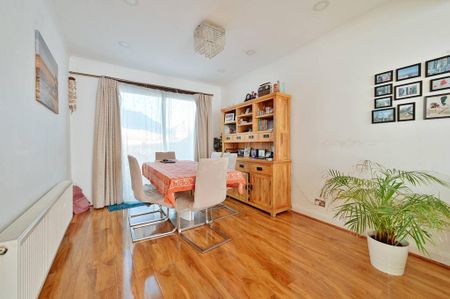 4 bedroom end of terrace house to rent - Photo 5