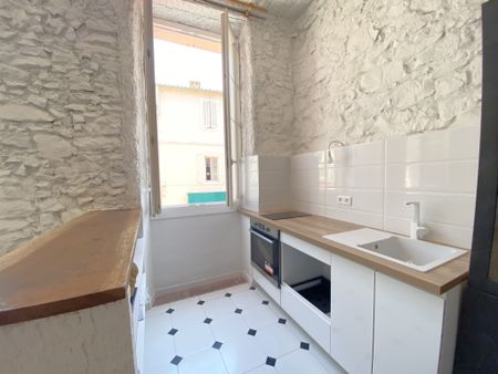 Location Appartement 1 pièce 26m² CASSIS 13260 - Photo 2