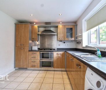 4 bedroom detached house to rent - Photo 3