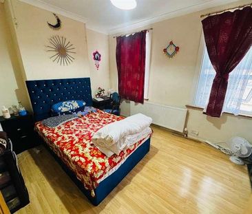 Hubert Road, London, E6 - Photo 3