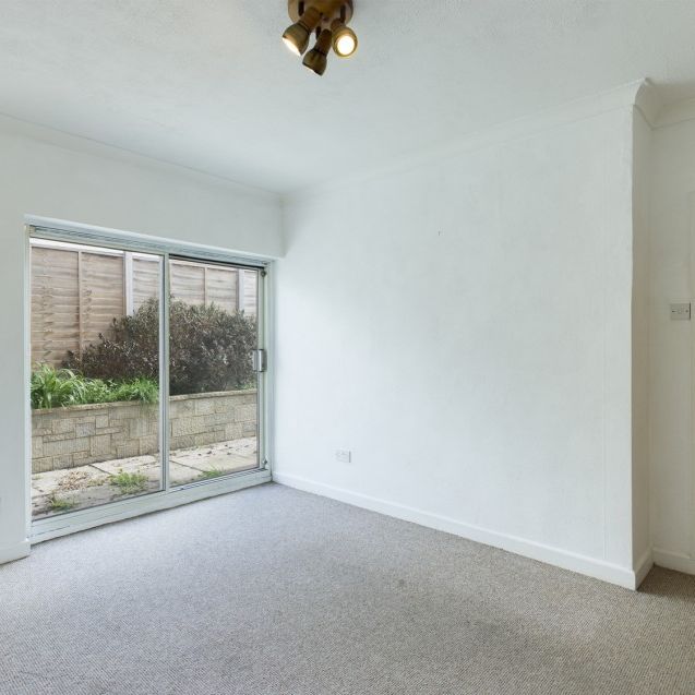 Storrington Place, Stonehouse, Gloucestershire, GL10 - Photo 1