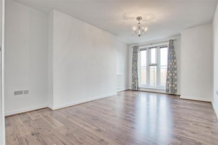 3 bedroom flat to rent - Photo 4