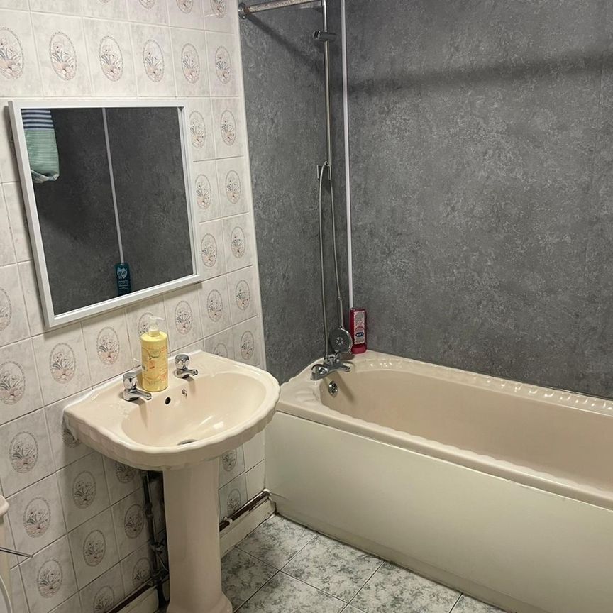 Room in a Shared House, Ivor Road, B11 - Photo 1