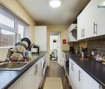 3 bedroom end of terrace house to rent - Photo 6