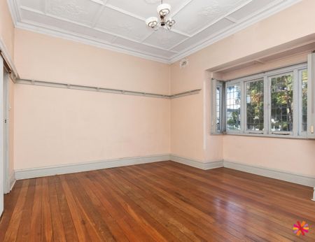 A CLASSIC HOME IN FANTASTIC LOCATION - Photo 3